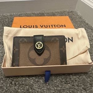 Pre-Loved Used Louis Vuitton Juliette Wallett